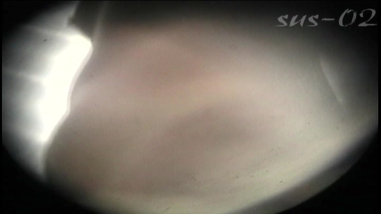 水が滴る薄めのマン毛の奥に潜むクッキリスジに釘付けなのです。No.11 裏DVDサンプル画像