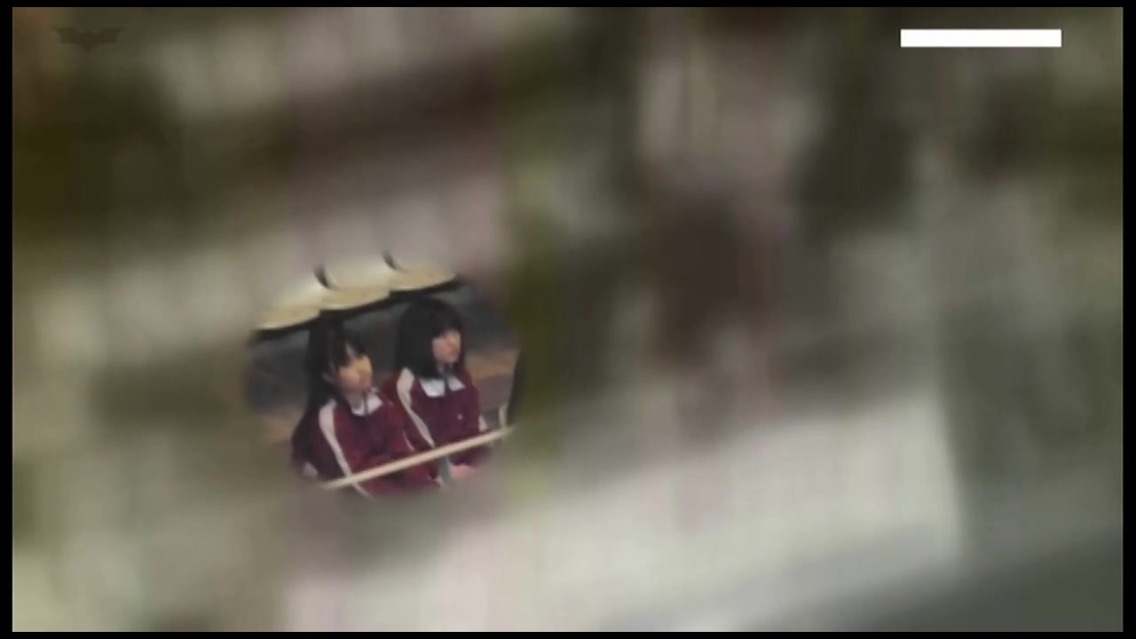 【【限定配信】マ○コ丸見え!!第三体育館潜入撮】File022 進化3 明るさ調整し、前部収録 裏DVDサンプル画像