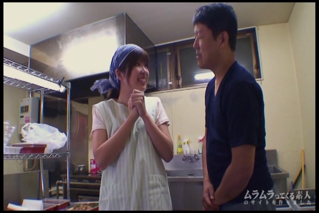 お弁当屋で働く可愛い店員さんに惚れてしまった！とにかく通いつめたお陰でとうとうエッチする事が出来ました！ サンプル画像2