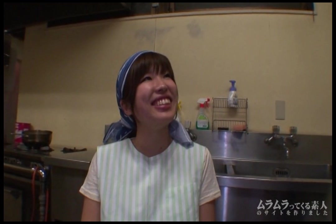 お弁当屋で働く可愛い店員さんに惚れてしまった！とにかく通いつめたお陰でとうとうエッチする事が出来ました！ サンプル画像4