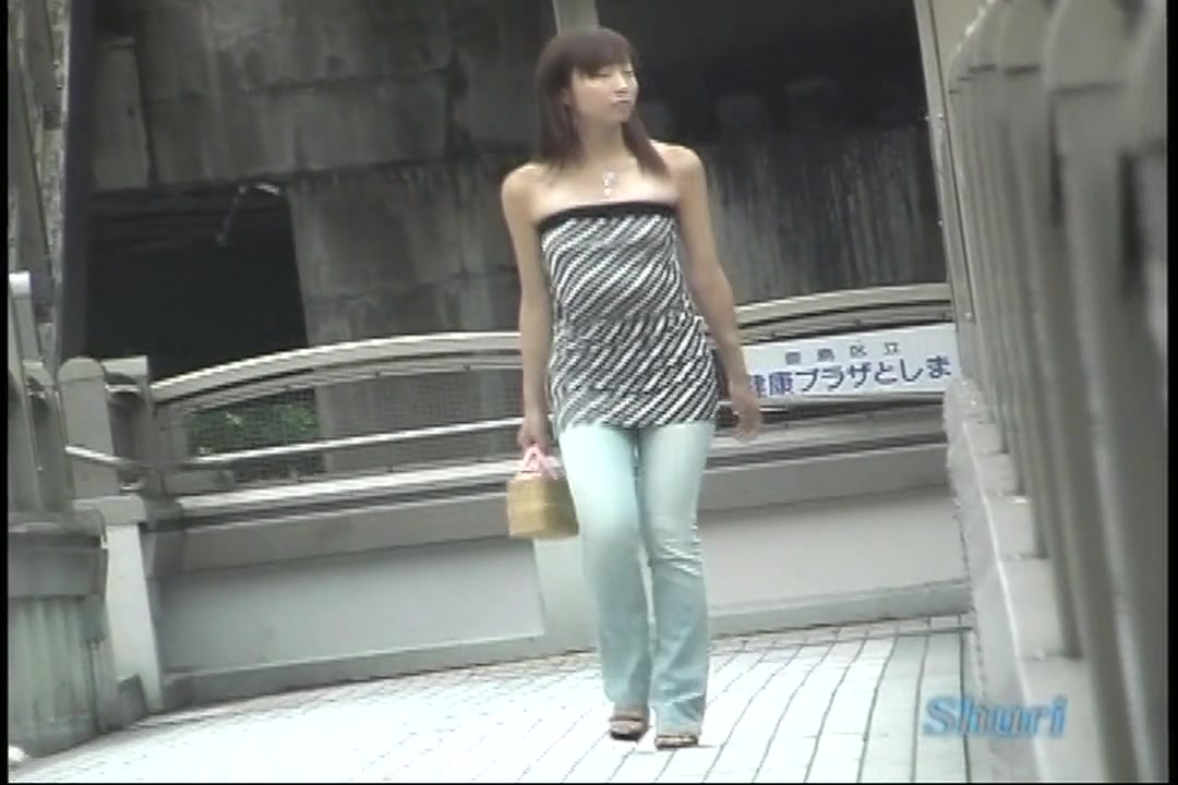 PAIDASHI＆AWAY Vol.1 －いきなりオッパイださせて逃げる その①－ サンプル画像5