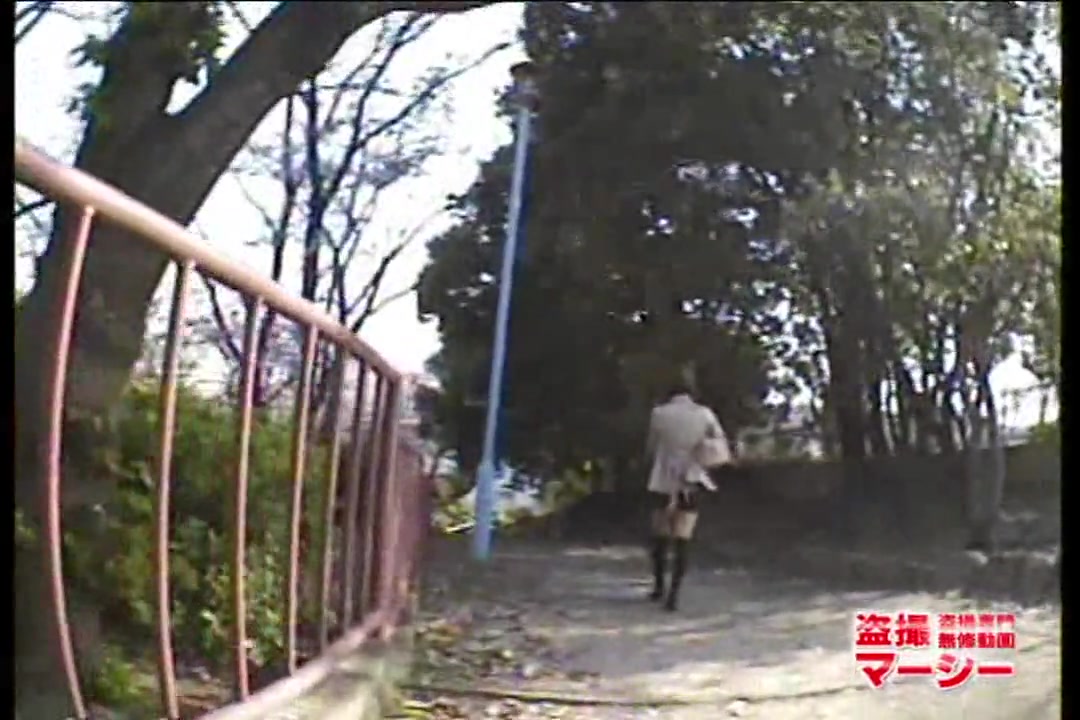 盗撮 街角ハプニング恥屁こき パンチラ撮ってたらオナラも録れた サンプル画像