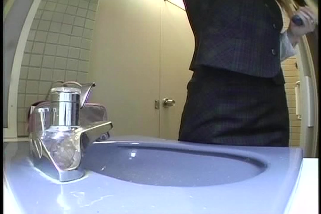 新人女子社員トイレ サンプル画像