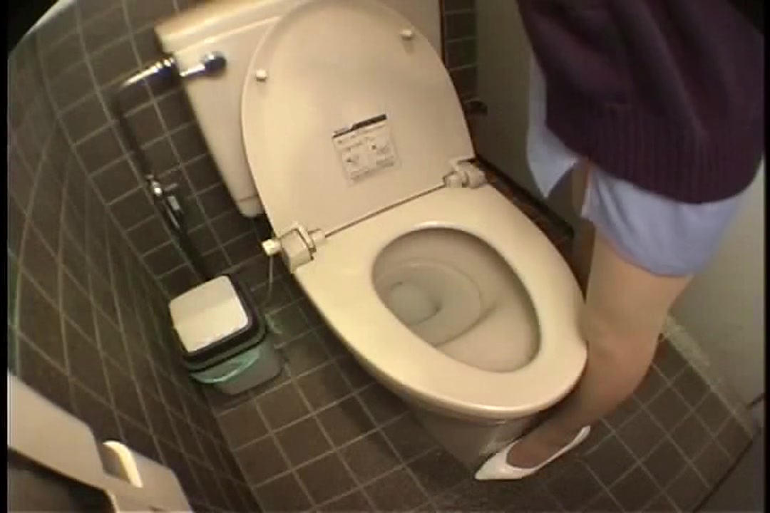 新人女子社員トイレ サンプル画像