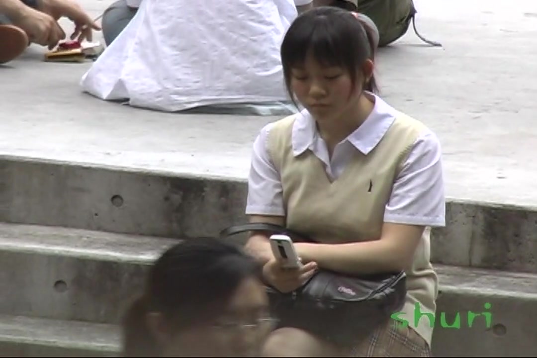 痴漢盗撮 スカめく痴漢出没！東京・北区編 -女子高生 生パン剥きスペシャル①- サンプル画像2