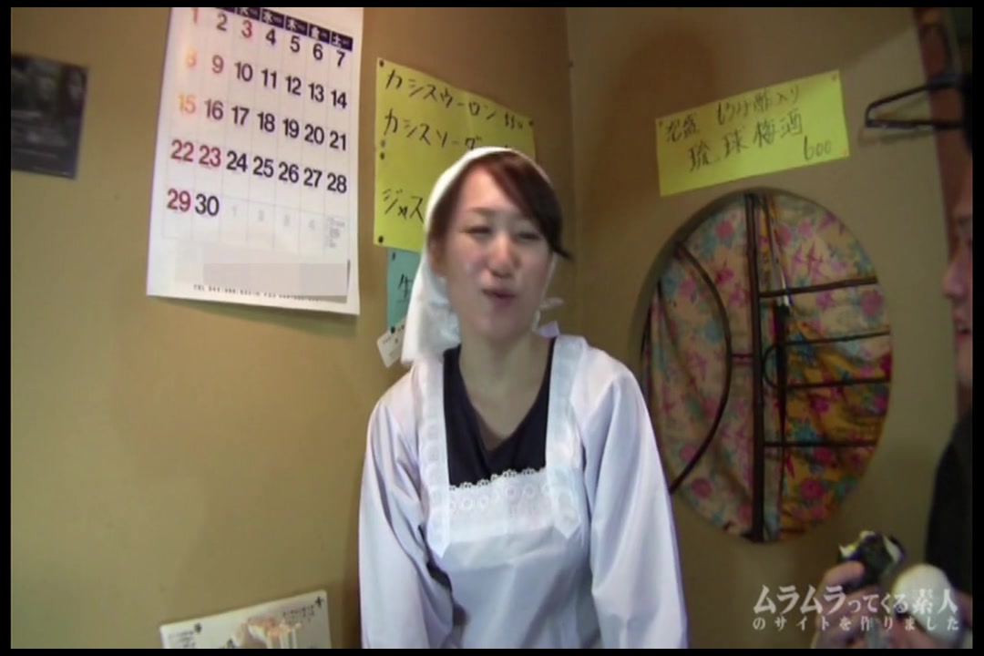 近所で大人気のおにぎり屋さんに突撃取材！評判の真相は欲求不満の若女将にアリ！？その真相に迫ってみました サンプル画像2