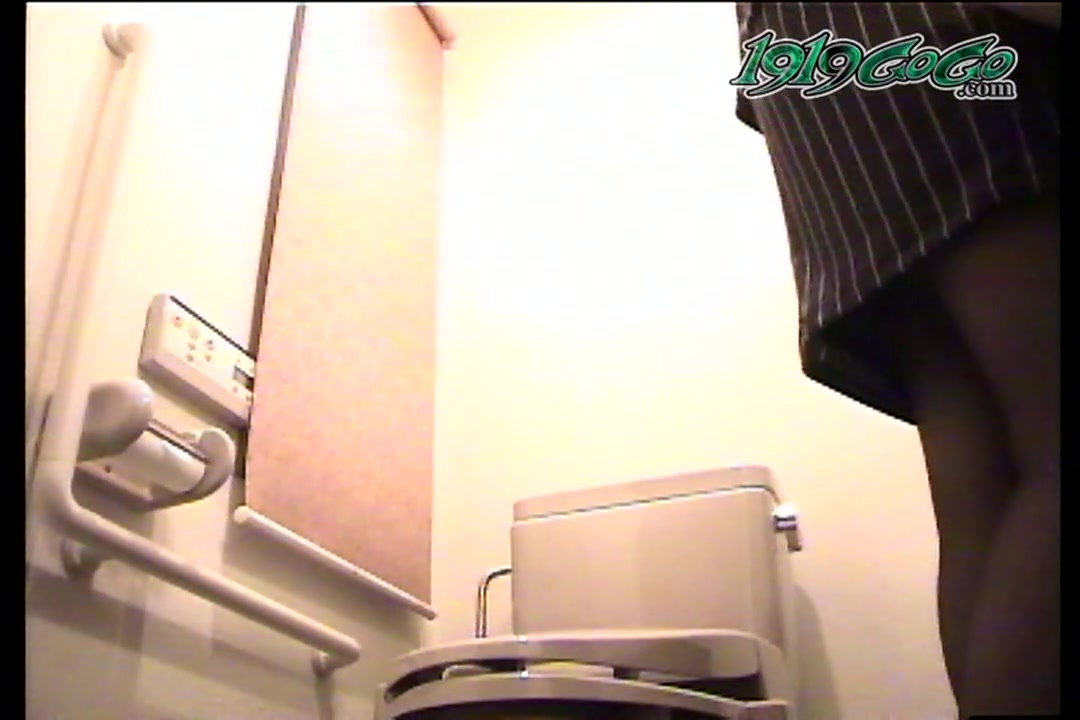 羽○空港第○ターミナルCA専用トイレ完全生盗撮 14 サンプル画像14