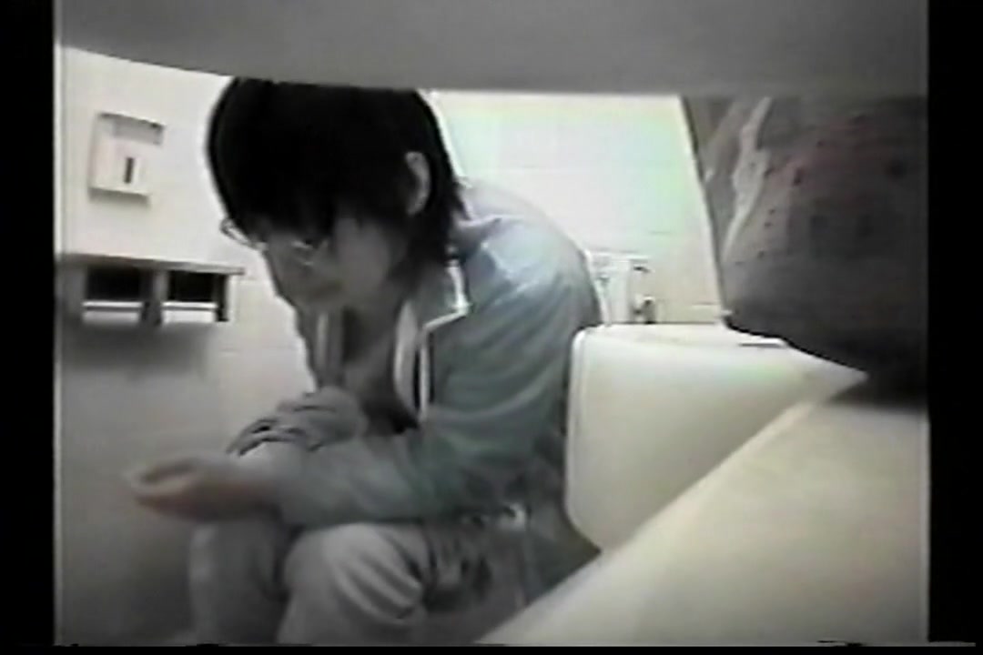 盗撮 テレビ局トイレＴ容疑者からの投稿 vol.3 サンプル画像16