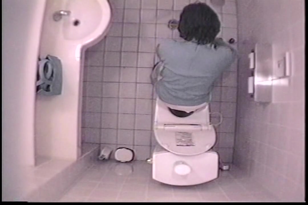 盗撮 テレビ局トイレＴ容疑者からの投稿 vol.3 サンプル画像8
