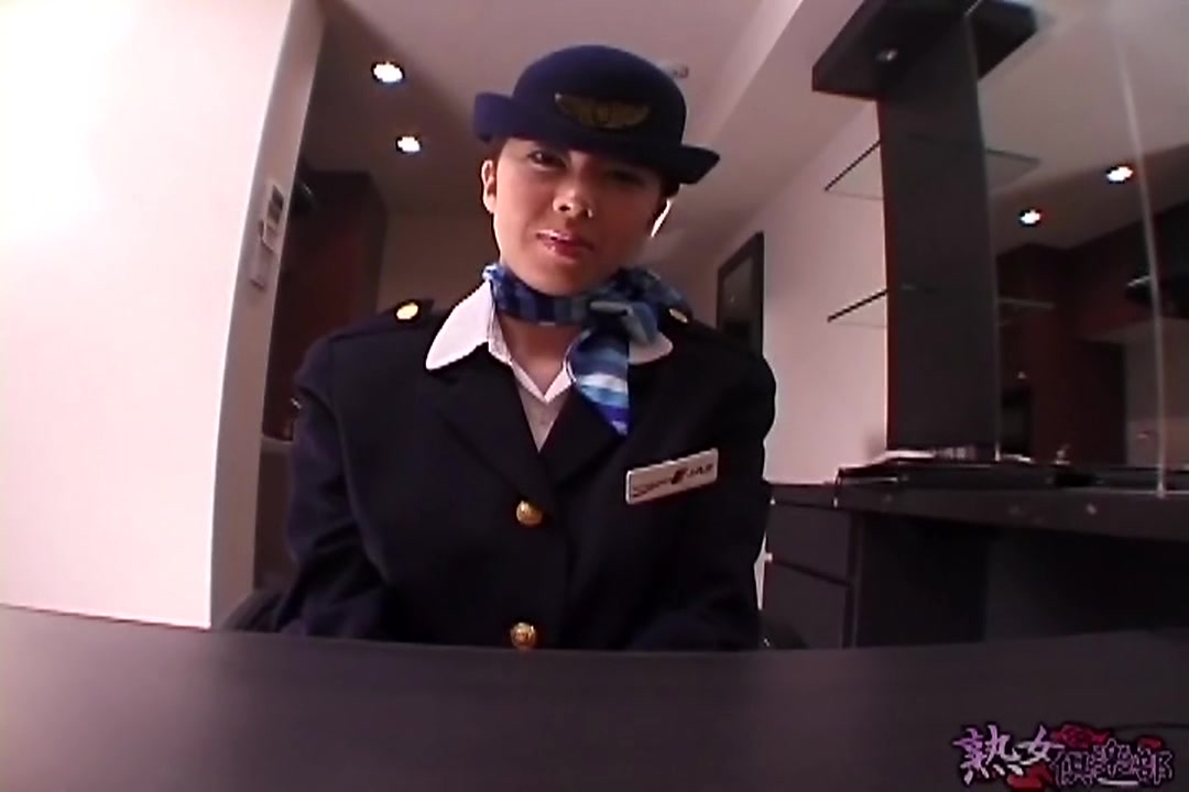 熟女倶楽部SP 風間ゆみ 濃厚3P連続イマラチオ 爆乳スチュワーデスの性欲 サンプル画像16
