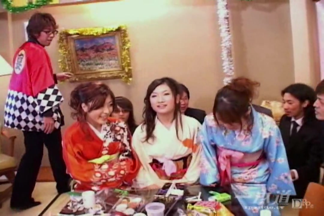 お正月だよ！ 大乱交夢の新年会：小山内もなか 藤崎綾乃 稲森美鈴 サンプル画像0
