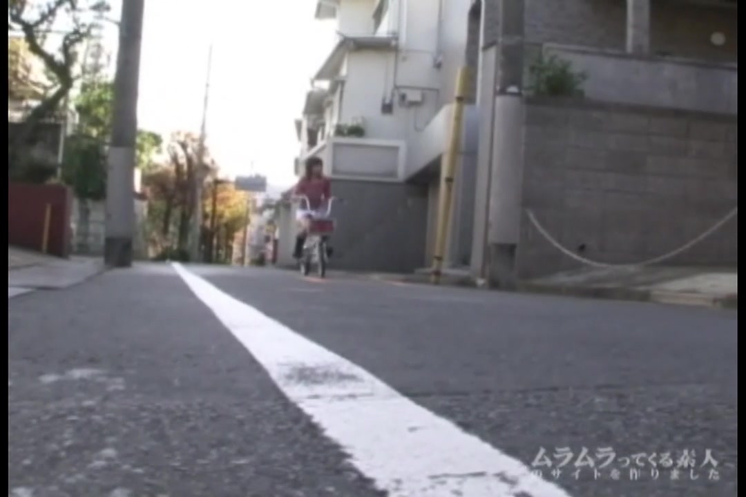 ノーパン自転車で女の子たちが街を疾走！爽やかな春の香りはここからしていた！誰もが覗きたくても覗けなかったデルタ地帯をしっかり撮影しました あや ありさ サンプル画像