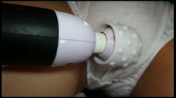 【個撮】緊急援助！アニソン好きなエロ女子と中出し円光・とっても敏感！電マで大量潮吹き・パイパンまんこに生チンぶち込んだよ【顔出し・中出し】 サンプル画像