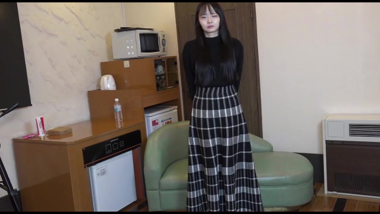 ♀212 将来の夢は女優さんな18歳うぶな黒髪美●女は陰毛ありスレンダーBODY。たっぷり中だし。夢を応援したいですね。 サンプル画像