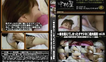 一線を超えてしまったオヤジの◯庭内撮影 Vol.35 最後の制月反姿で目民る朋葉ちゃん 前編