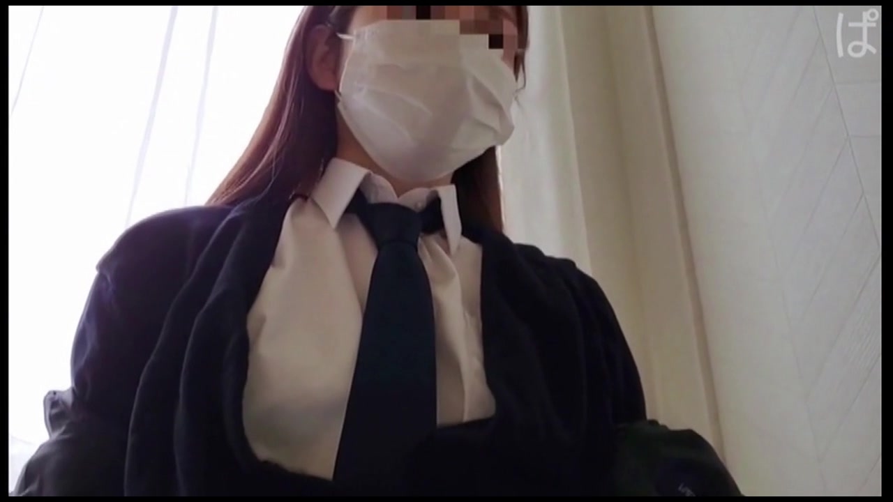 初体験【個撮】県立普通科②制服の中に隠された圧倒的な色白美乳。大きな瞳で見詰められ幼いマンコに連続射精。 サンプル画像