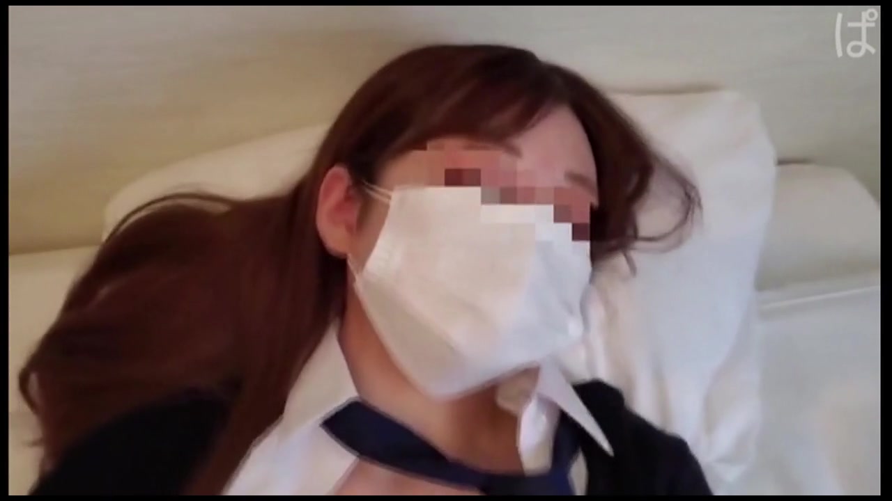 初体験【個撮】県立普通科②制服の中に隠された圧倒的な色白美乳。大きな瞳で見詰められ幼いマンコに連続射精。 サンプル画像