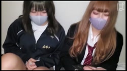 【目モザ無し】現役の同じ中○学の友達２人②と３p。おじさんちんこをおもちゃに遊ぶ サンプル画像