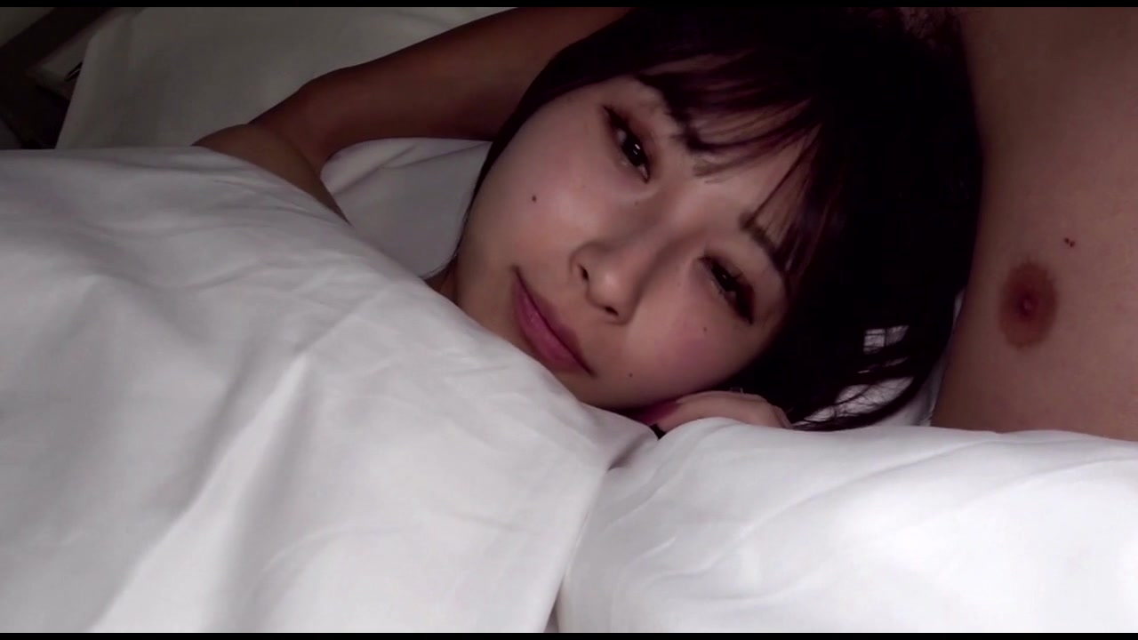顔出し解禁！【大量中出し2回戦】ミニマム美女と再会でイチャイチャSEX。ちっぱい、デカ尻を堪能し、相変わらず締まりの良いマンコに大量中出しを2発ぶちかましてきた。 サンプル画像
