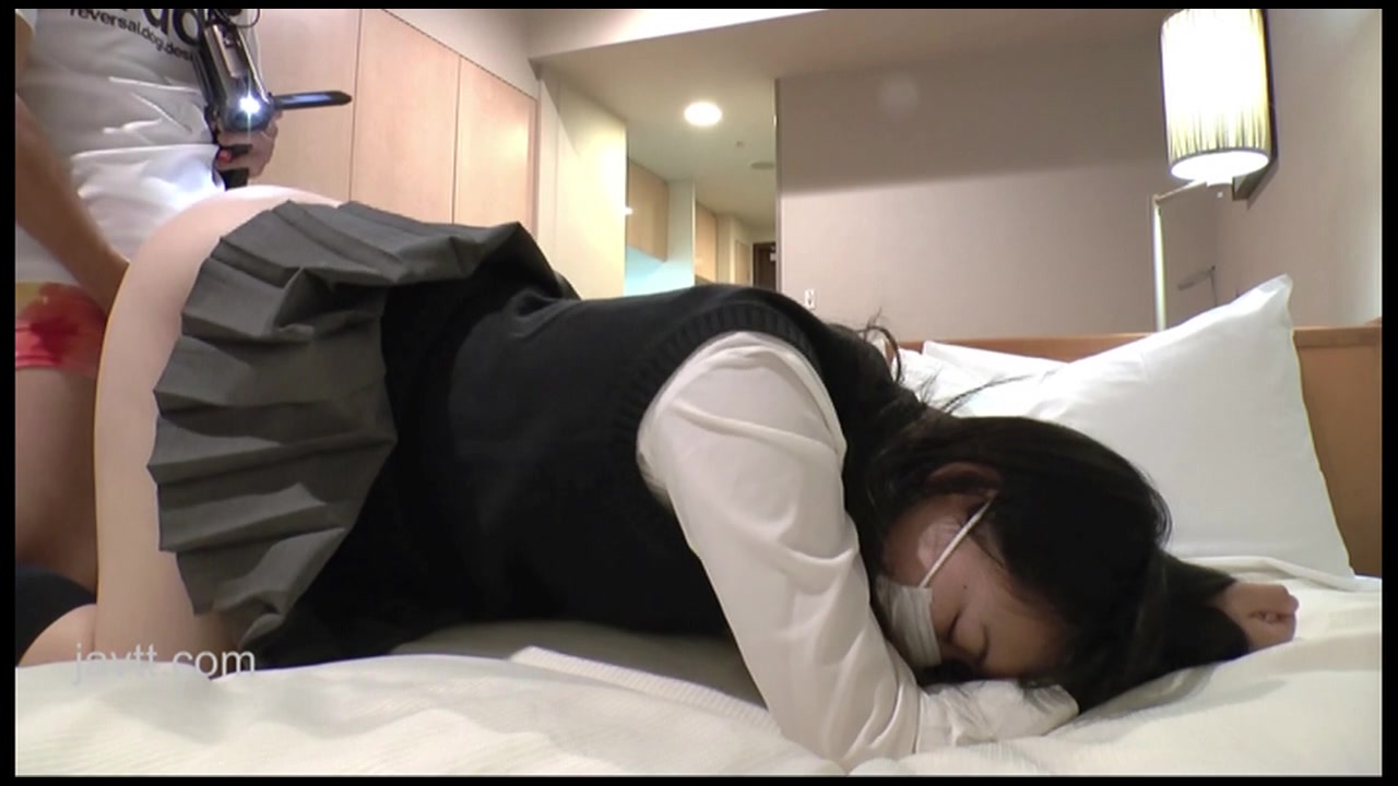 完全初撮り制服生ハメ黒髪ロングにすっぴんがめっちゃピュアな大人しそうに見えて超高速の鬼騎乗位を サンプル画像11