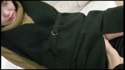【個人】ご主人の目の前で他人棒をねじ込まれ他人の精子を狭い膣から垂れ流し犯される幼な妻 サンプル画像1