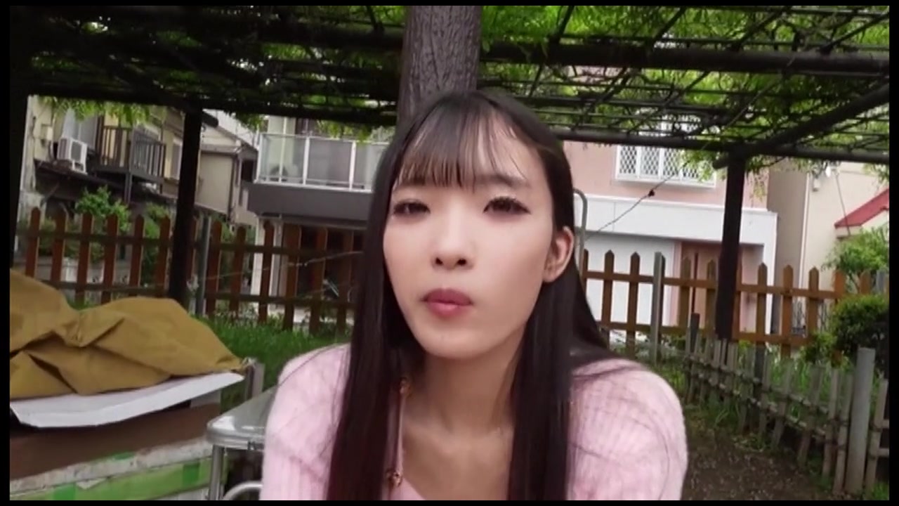 【初撮り】【顔出し】 元気いっぱいの19歳が魅せる。大量ヨダレの本気フェラ。スレンダーなカラダは軟体且つ卑猥！感じまくりのクリトリス剥き出しマンコに極太ちんぽを生挿入生中出し。 サンプル画像1