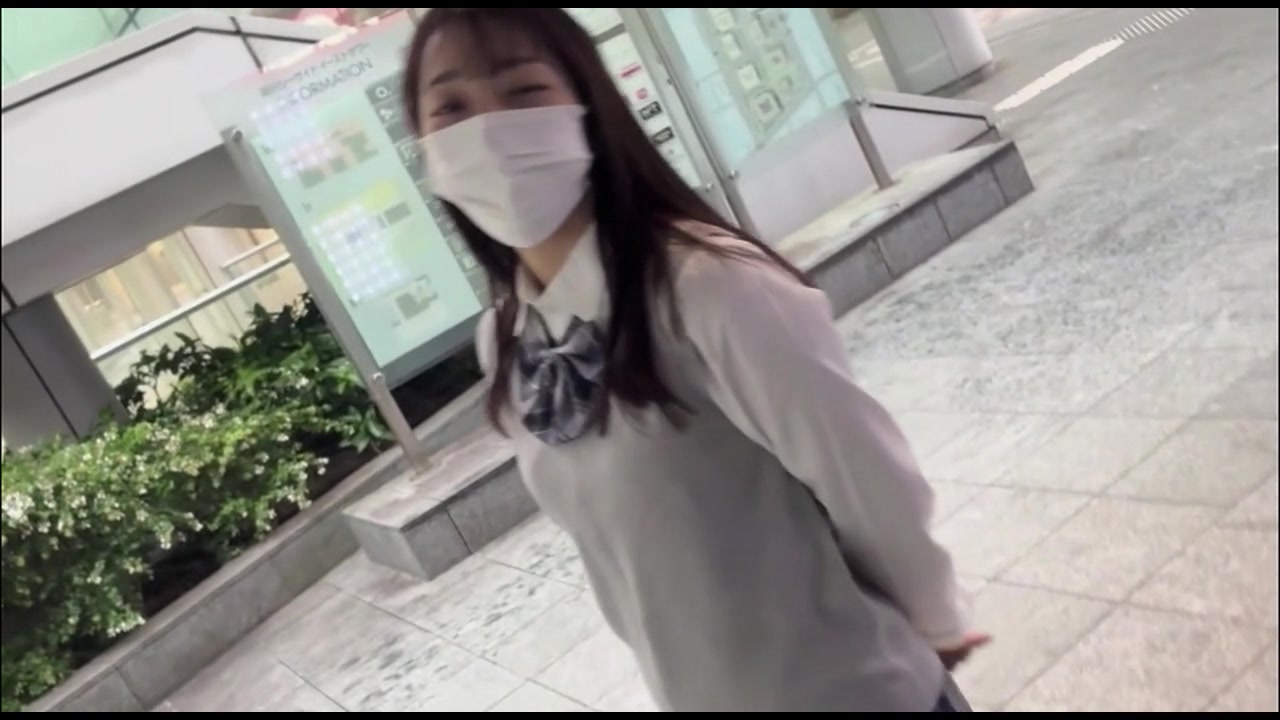 【初撮】この前卒業した18歳アイドル候補生ゆうかちゃん。「これ、気持ちいいです。。」神体質が初めての電マで何度も痙攣、イキまくり。制服姿で腰を使ってヌルヌルパイパンマンコに中出し サンプル画像