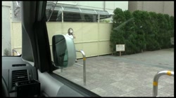 【顔出し・NTR】旦那が仕事中に真昼間っから変態プレイで浮気する美人若妻、野外でバレないようにこっそりオナニー サンプル画像