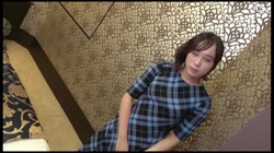 美人すぎるビールの売り子ちゃん。スタイルもよく端正な顔立ちで「性欲強めかも・・」なんていわれたらそりゃこうなります。 サンプル画像3