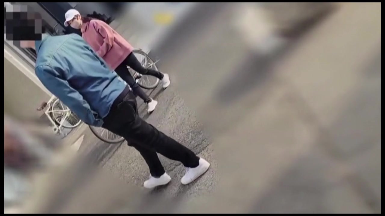 家庭的で溌剌ボディな主婦、自宅リビングで電マでオナニーさせた動画に加えて、損害遅延金が高額なため サンプル画像1