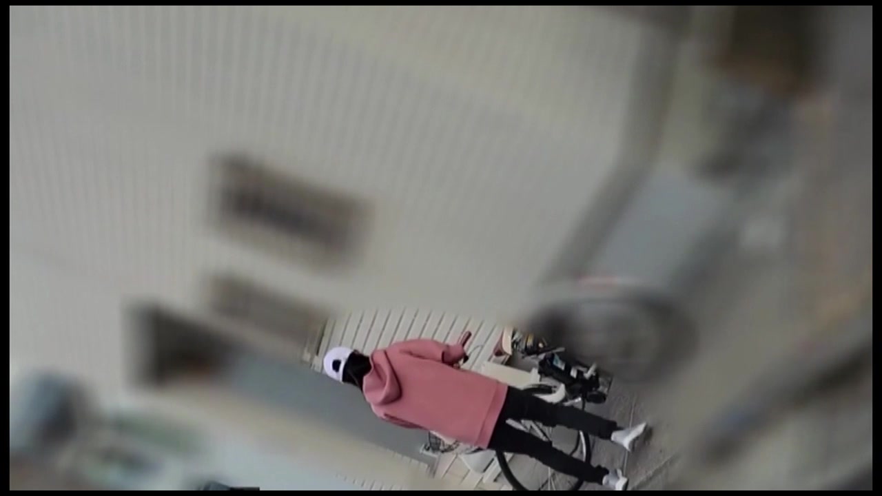 家庭的で溌剌ボディな主婦、自宅リビングで電マでオナニーさせた動画に加えて、損害遅延金が高額なため サンプル画像2