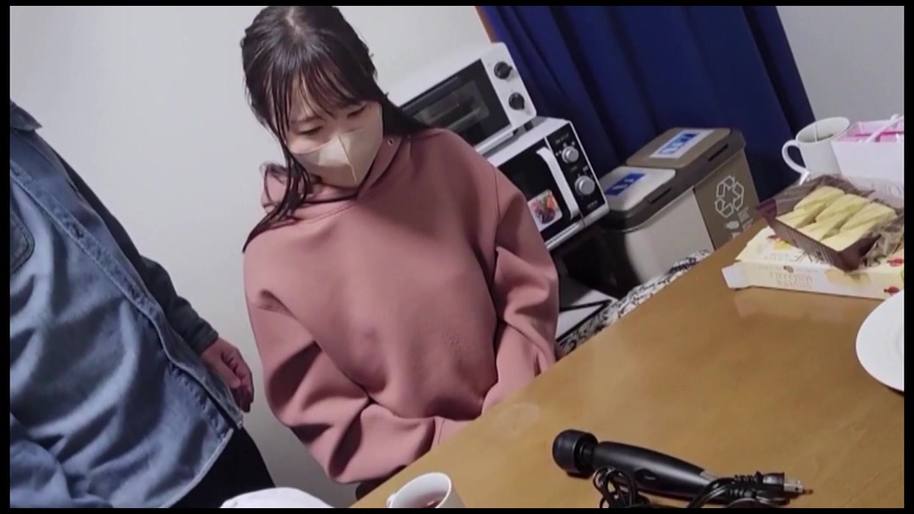 家庭的で溌剌ボディな主婦、自宅リビングで電マでオナニーさせた動画に加えて、損害遅延金が高額なため サンプル画像4