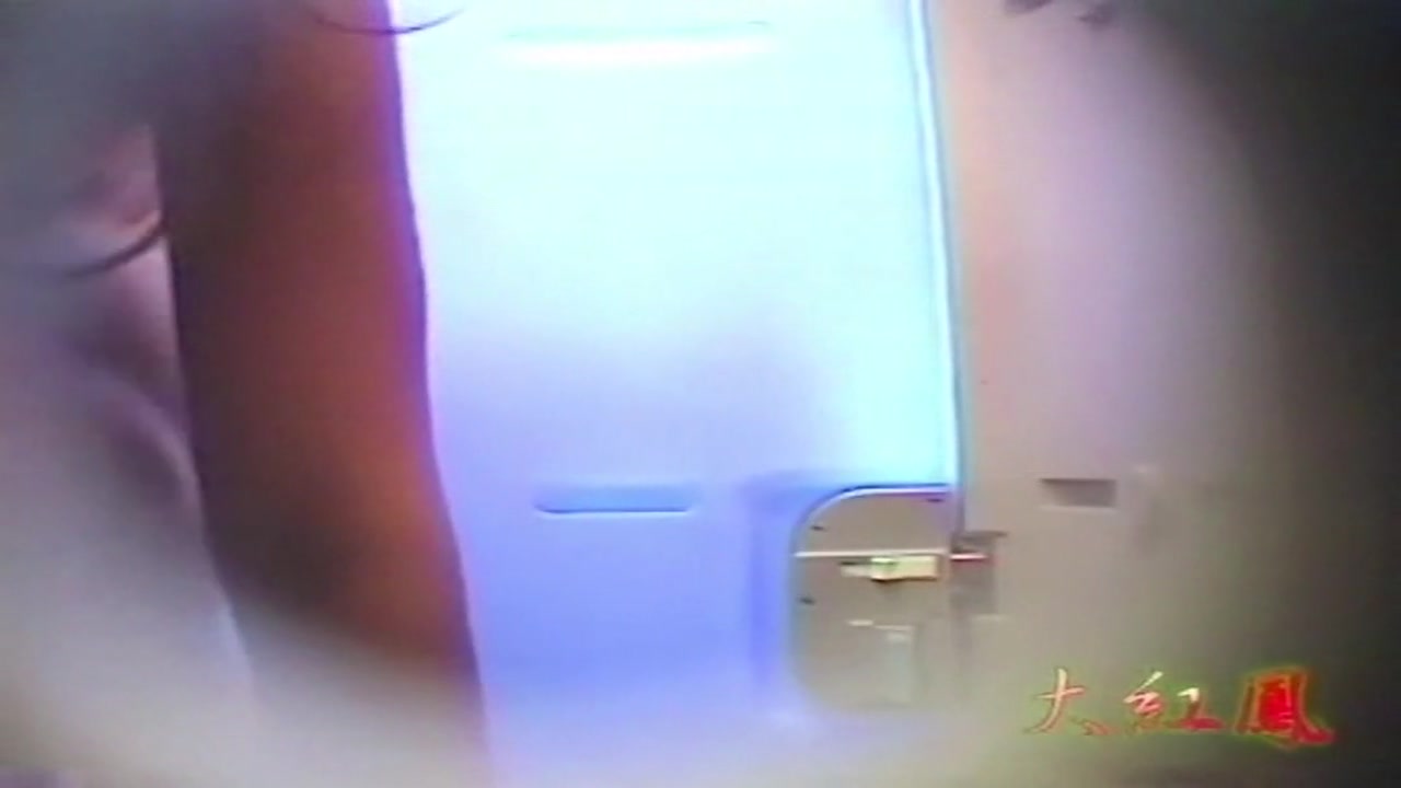 完全保存版!二点盗撮!海の家 和式洗面所 DKU-? サンプル画像4