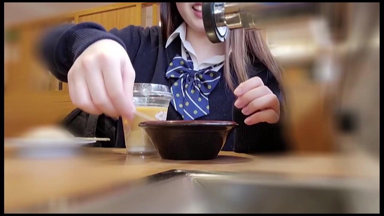 芋で剛毛なえんこー初心者の制服女の心を解したら、おじさんを選んでくれたので勝手に中出ししてみた。もう会わないって言われちゃったけど、この芋には僕しか居ないでしょう。。。 サンプル画像2