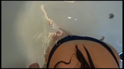 顔出し！！超敏感体質スレンダー美女ネイリストみなちゃんにコスプレさせて激しくピストンでお潮が止まらなくてガチイキ痙攣しまくりでした！！ サンプル画像1