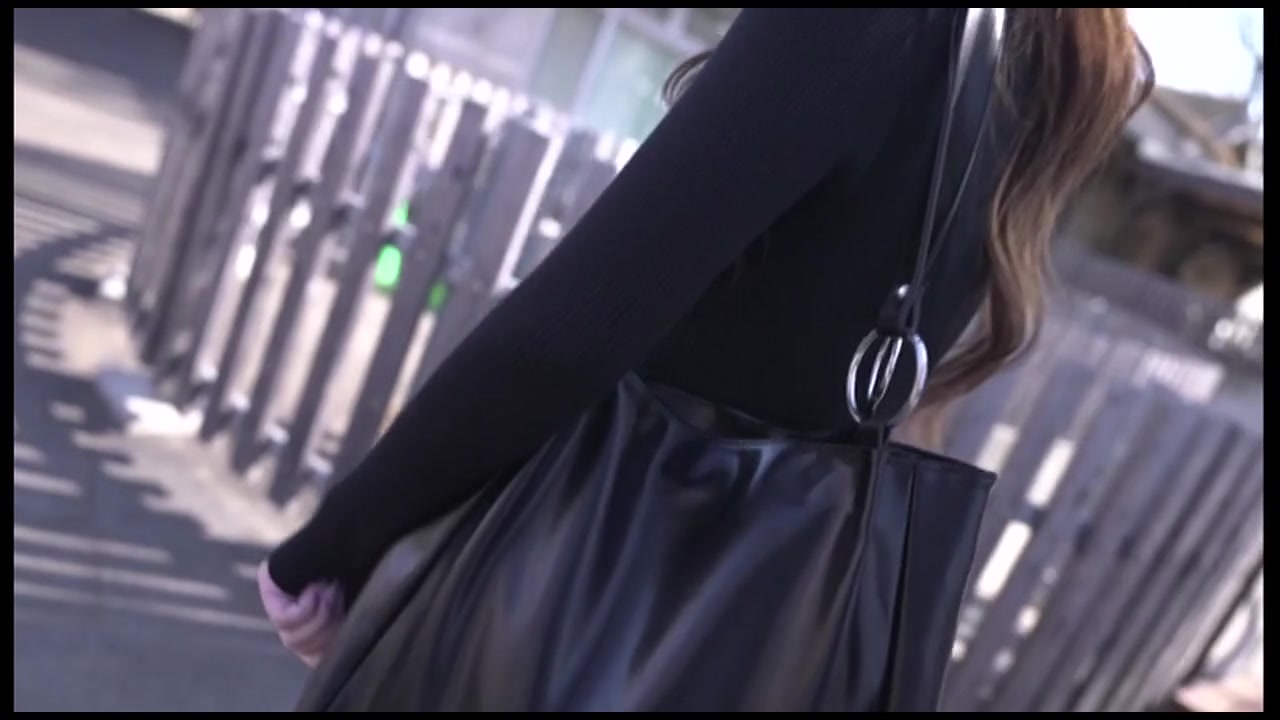 顔出し！！仕事帰りに直行したくなるスタイル抜群で美しい美曲線をを描くピラティスインストラクターの美ボディに生中出し！！ サンプル画像