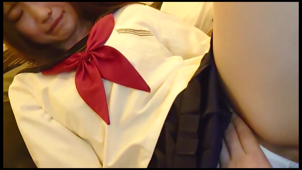 【【制服コス】奇跡の淫乱ヤリマン美女と生ハメ中出しハメ撮り！ サンプル画像0