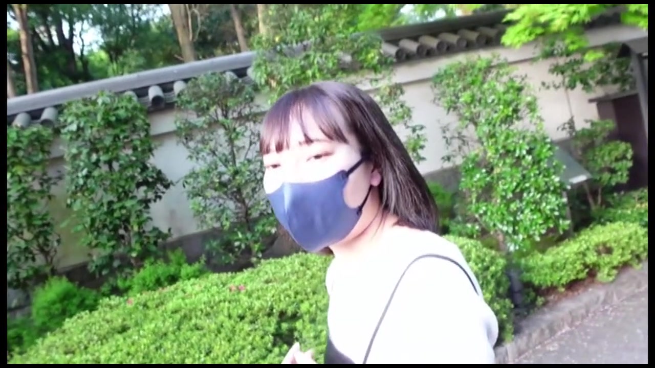 『完全顔出し』田舎のなかの田舎から出てきたばっかり家無し2日目だったので大都会の事色々教えてあげた！3年以上男性と二人っきりで話せてないからイチャイチャしたい気持ちはあると言ってた サンプル画像0