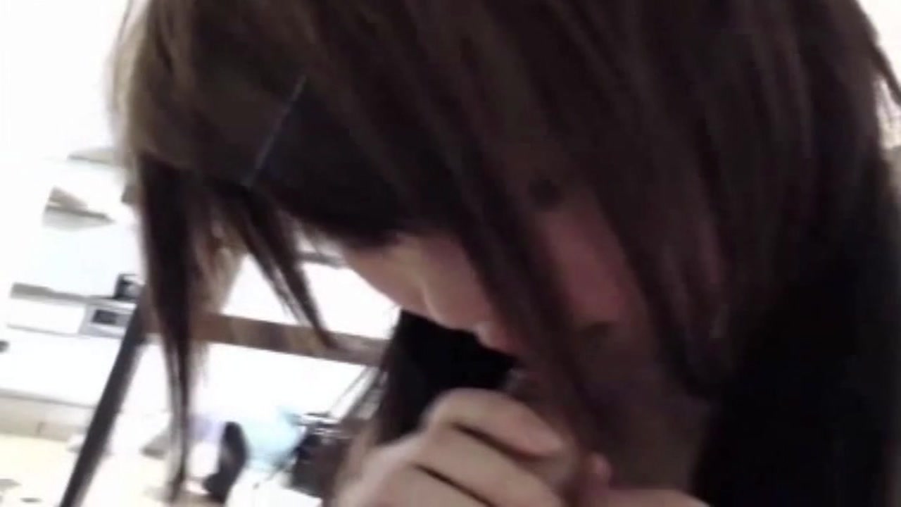 激ヤバ!逮捕された人気予備校講師の援交本番ライブ 超美系専門生「かれんちゃん」 サンプル画像