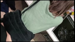 【流出】Re♯18歳の友達の妹。再度部屋に連れ込み、手料理中に後ろから襲って襲って中出し。 サンプル画像