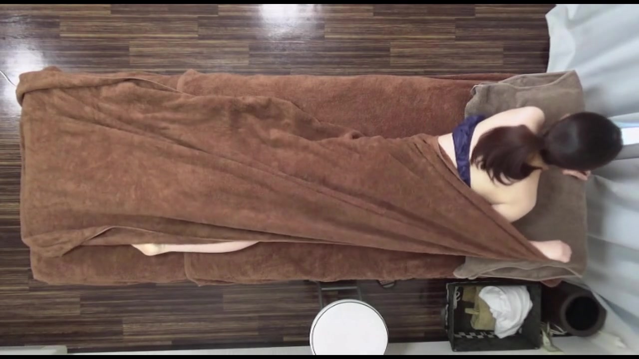 【ハメ】可愛いらしいアイドルみたいな、小柄なのに大人っぽい雰囲気もある、とても魅力的な女性がまた来店してくれました。今回もオイル長めでと、おっしゃってくださいました。 サンプル画像