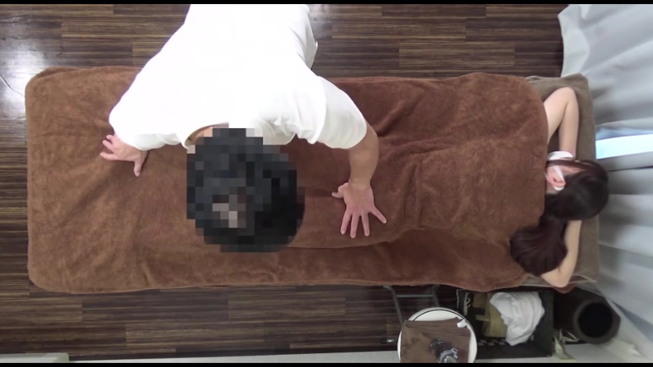 【ハメ】可愛いらしいアイドルみたいな、小柄なのに大人っぽい雰囲気もある、とても魅力的な女性がまた来店してくれました。今回もオイル長めでと、おっしゃってくださいました。 サンプル画像