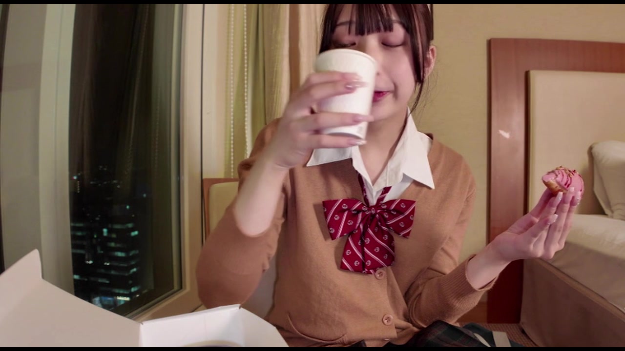 ＜元アイドル研究生だった激カワ18＞制服着衣のままに生挿入！キツキツな膣圧に興奮が止まらなくって中出ししちゃいました！ サンプル画像