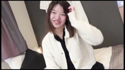【中出し】【潮吹き】【顔出し流出】極上スレンダー巨乳で上京一年目のマン汁たれまくりの純朴ロリ娘とマンツーマンで濃厚ハメ撮りS〇X サンプル画像1