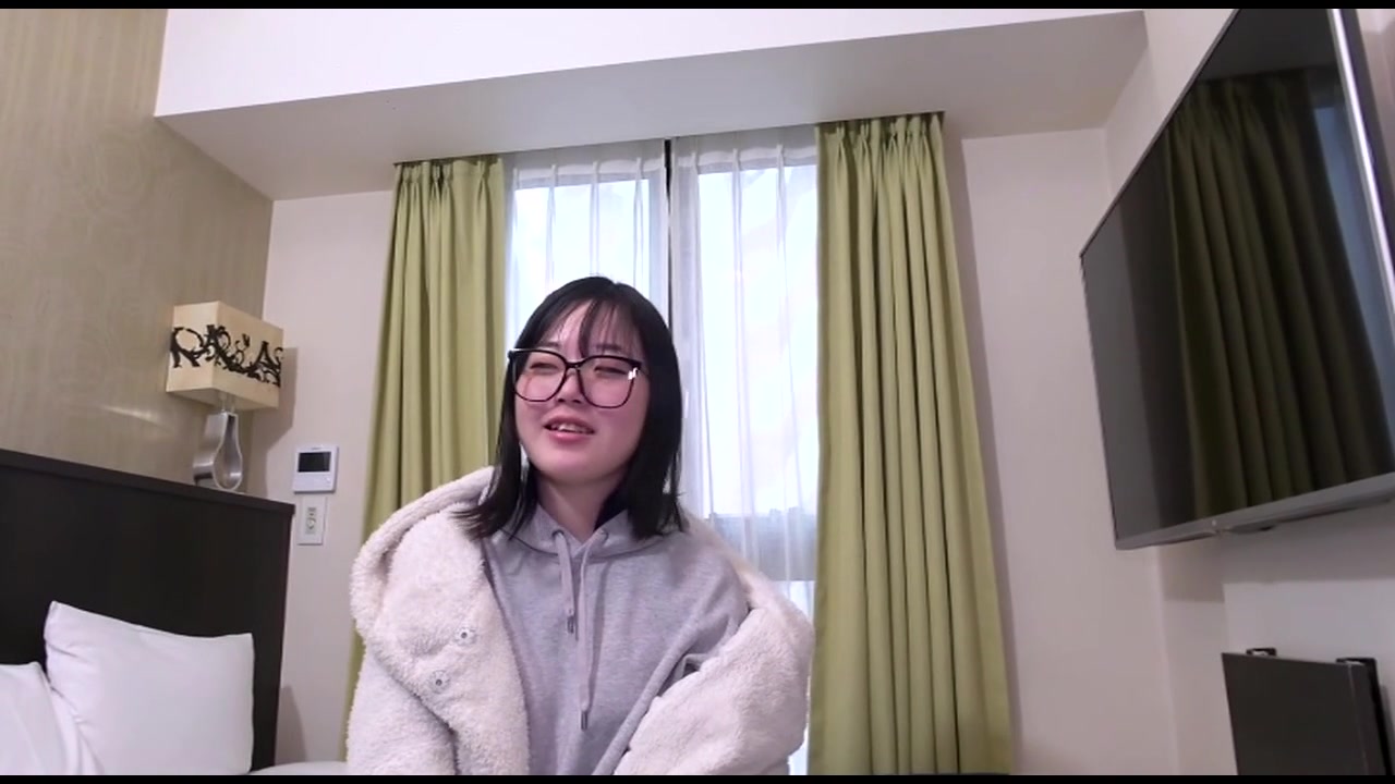 【初撮】19歳文学部のガリ勉ムスメ。あどけないJDが(金)欠で撮影応募。おじさんに激しく突かれ痙攣しながら白目、 【中はダメ...】と言っても無視！剛毛マンコに中出し サンプル画像
