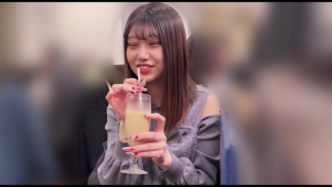 【アへ顔W✌】ベッド水没並の潮吹きをするエペ大学生。濁音喘ぎ声で白目をむいて昇天する彼女に2回も中出し。就職前に地獄の始まり サンプル画像