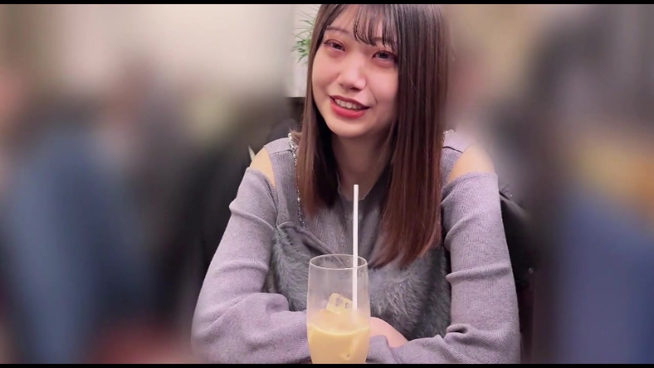 【アへ顔W✌】ベッド水没並の潮吹きをするエペ大学生。濁音喘ぎ声で白目をむいて昇天する彼女に2回も中出し。就職前に地獄の始まり サンプル画像