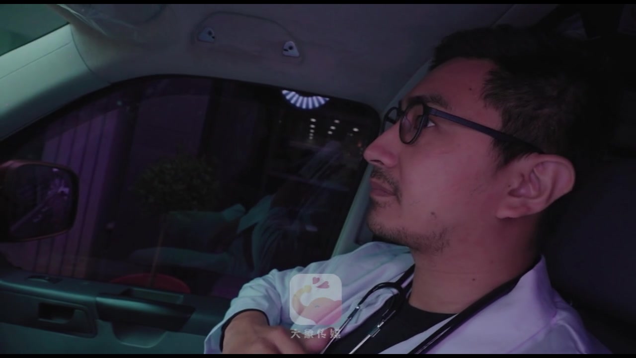 「おっぱいを揉むと胸の苦しさを解消できます！」と口車に乗せられて、カメラの前でイキまくったスタイル抜群の巨乳ビンロウシースー サンプル画像