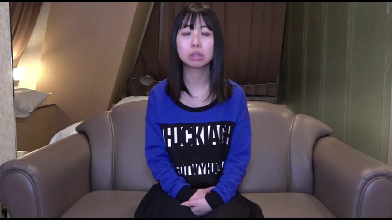小柄で童顔美乳黒髪美女！天然ヘアーで「くぱぁ～」がエロ過ぎ～分厚い唇で纏わりつくようなフェラからゴックン更に中だし！ サンプル画像