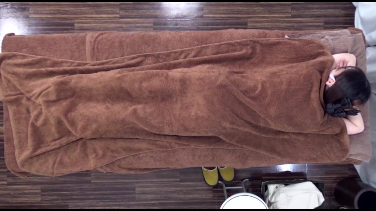 アパレルショップで働いている、おしゃれで綺麗な女性が来店しました。小柄でスタイル抜群、綺麗なお肌でとてもイイ香りのする女性です。 サンプル画像1